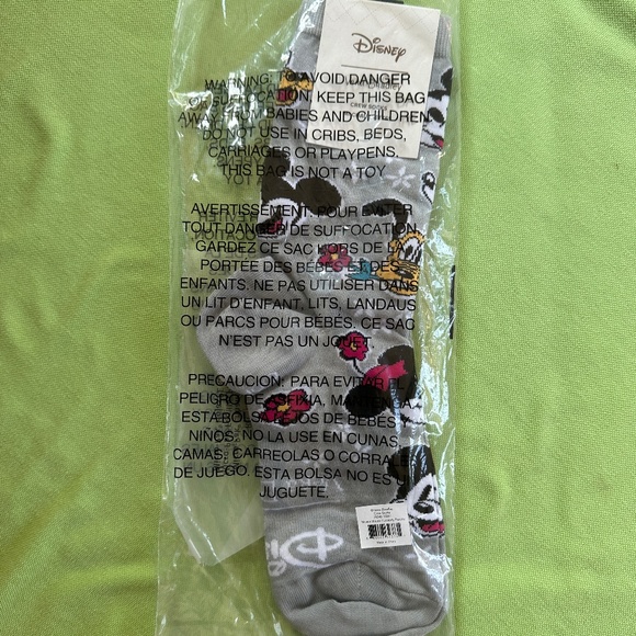 VERA BRADLEY DISNEY CREW SOCKS:NWT MICKEYDILLY PAISLEY - Picture 10 of 10